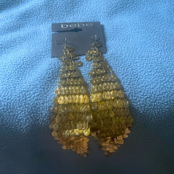 Never worn. Bebe Layered Didc Earring. Golden color - Picture 2 of 2
